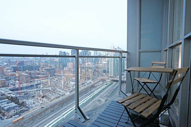 Fabulous Condo In Heart Of Downtown