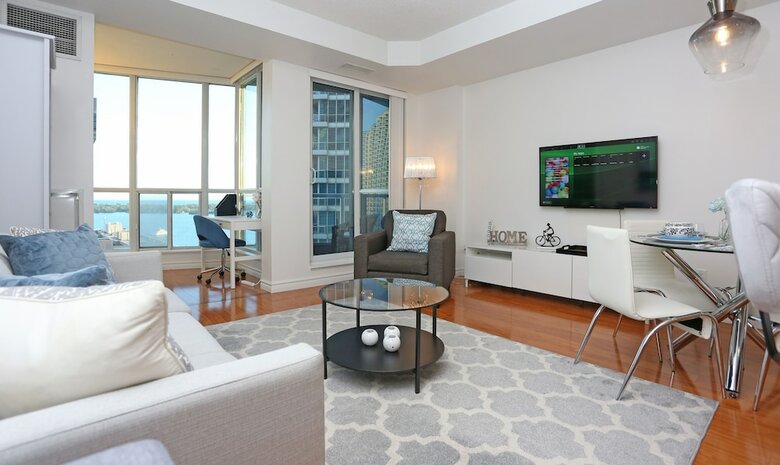 Spectacular High Rise On The Waterfront