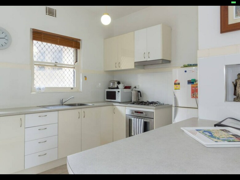 Apartamentos B6 Cafes And Restaurants Close To Uwa