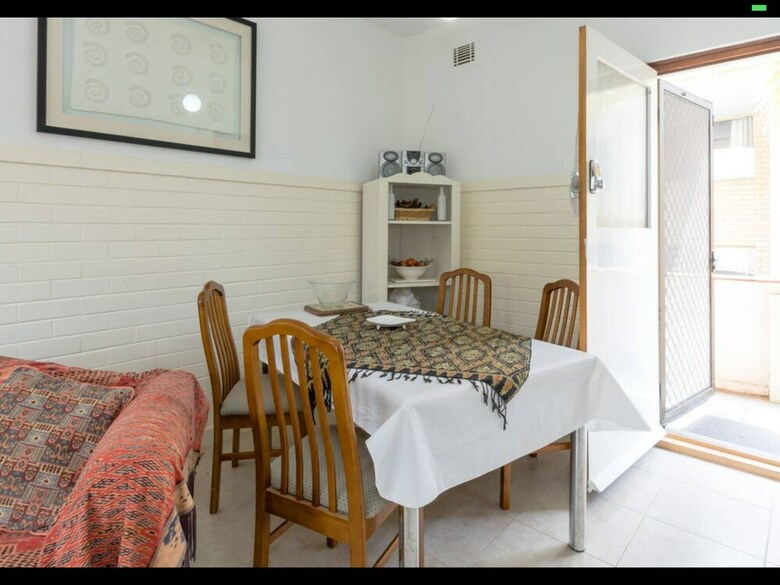 Apartamentos B6 Cafes And Restaurants Close To Uwa