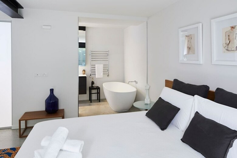 Stunning 2 Bedroom Home In Albert Park