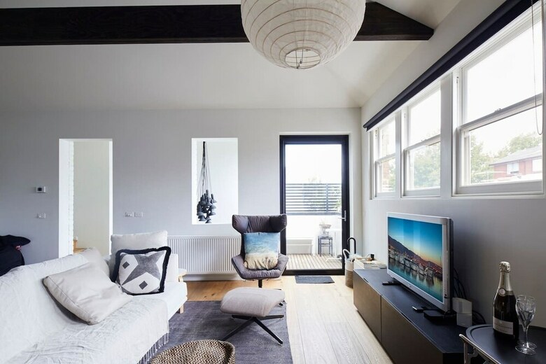 Stunning 2 Bedroom Home In Albert Park