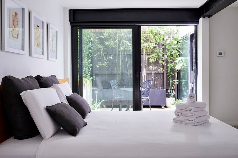 Stunning 2 Bedroom Home In Albert Park
