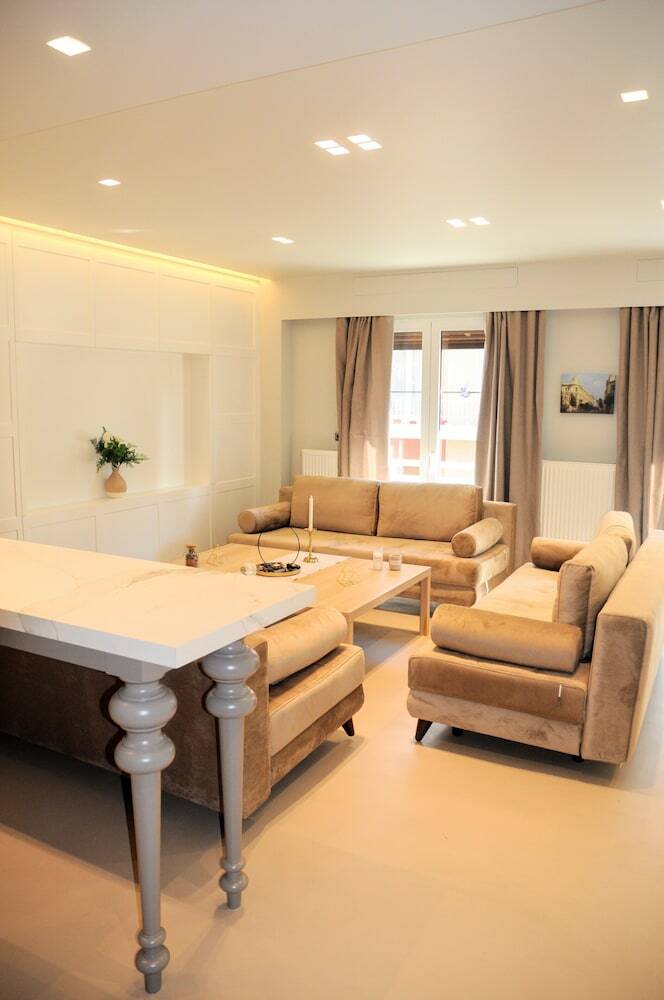 Luxurious Apartment In Acropolis