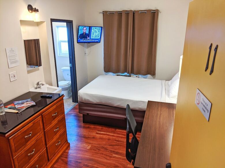 Hostal Anchor Pointe Inn
