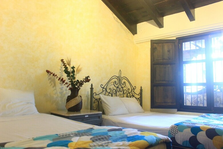 Bed & Breakfast Hotel Antigua Inn Central