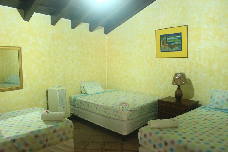 Bed & Breakfast Hotel Antigua Inn Central