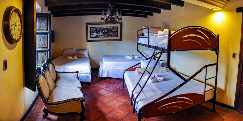 Bed & Breakfast Hotel Antigua Inn Central