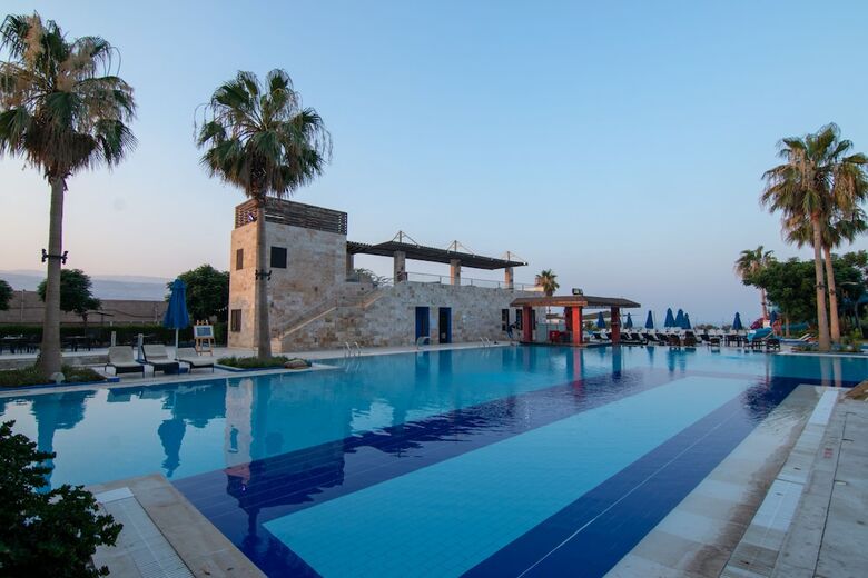 Hotel Ramada Resort By Wyndham Dead Sea