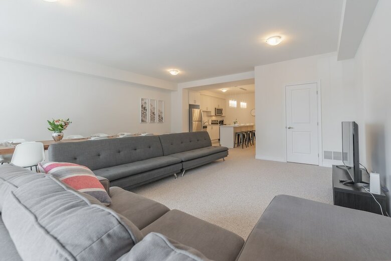 Extravagant Brand New Town House