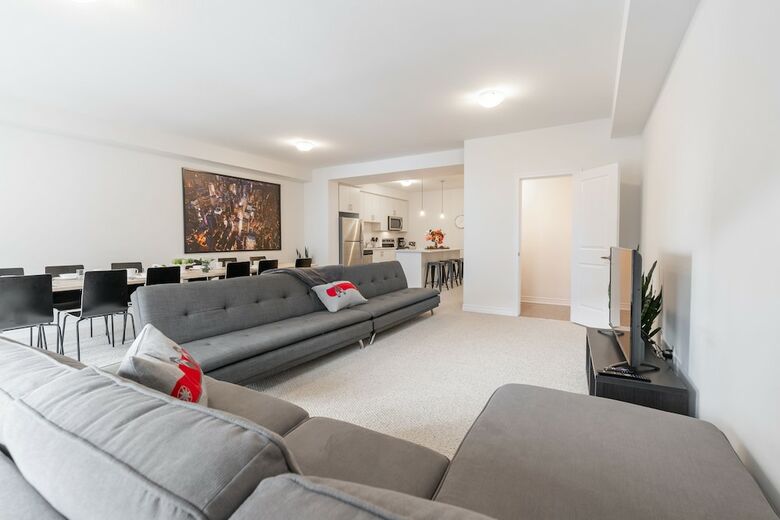 Gorgeous Brand New Spacious Town House
