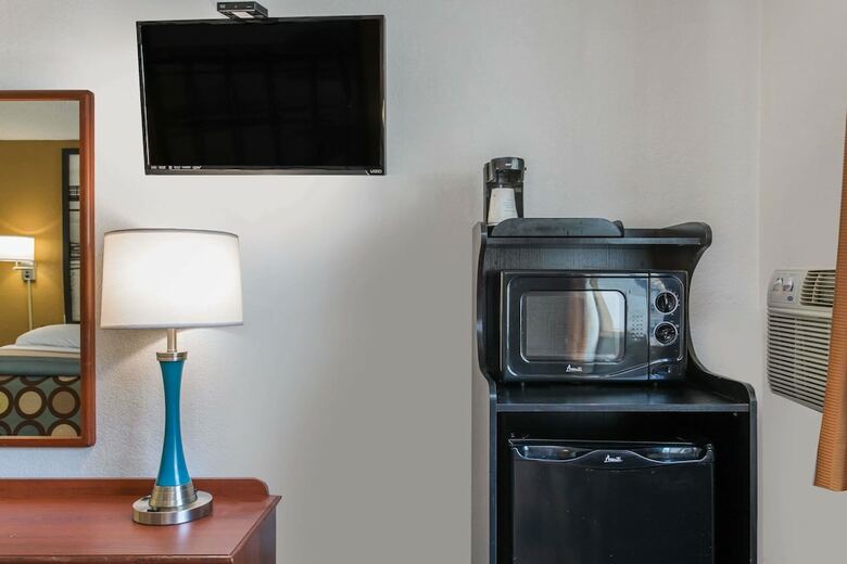Hotel Super 8 By Wyndham Greensboro/coliseum/conv.