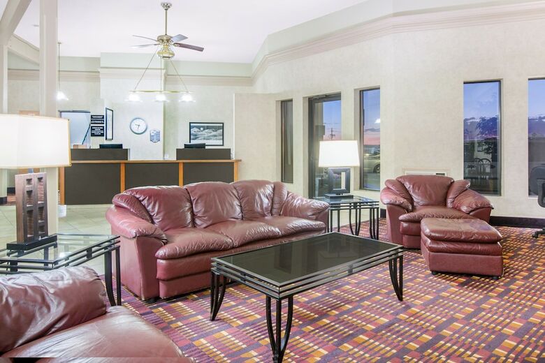 Motel Super 8 By Wyndham Casper West By The River