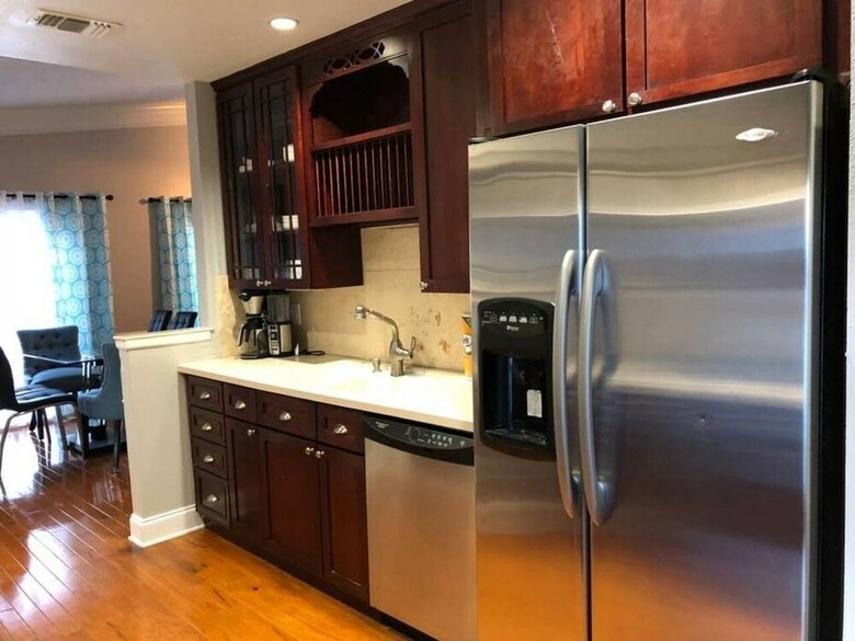 6149 Sandcrest � Next To Universal. 8 Beds. Pool. Very Clean
