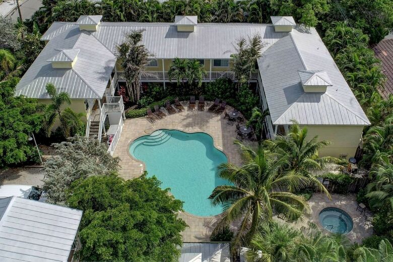 Beach Club At Siesta Key Poolside D