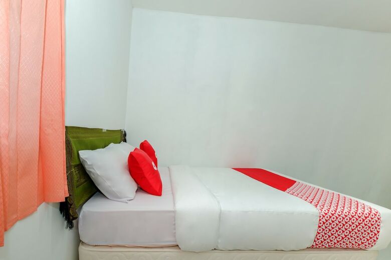Hostal Oyo 2499 Penginapan Ratu Emas