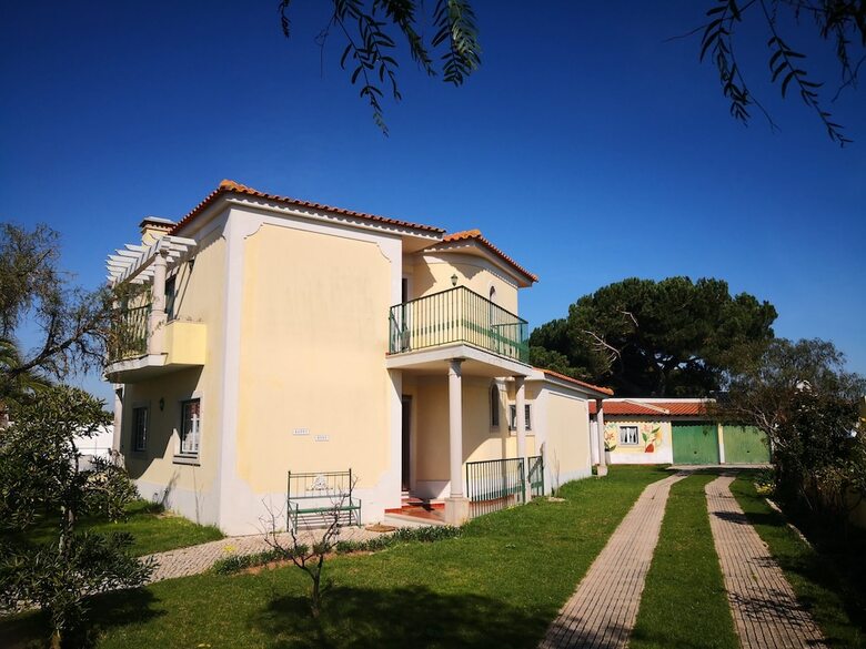 Hotel Happy Home Obidos