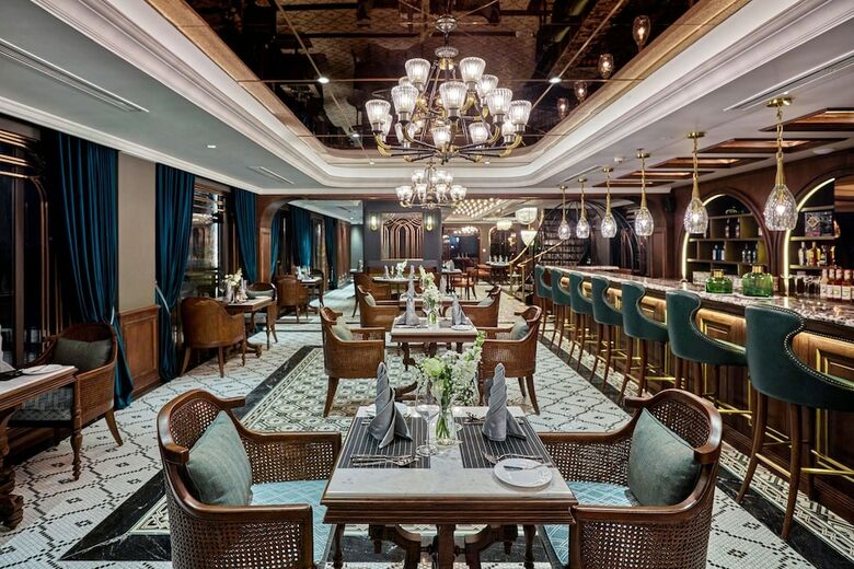 Peridot Grand Hotel & Spa By Aira