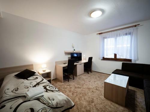 Hostal Penzion Almada