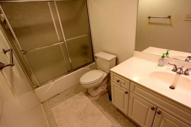 Large 1 Bedroom Bay View Apartment Or610