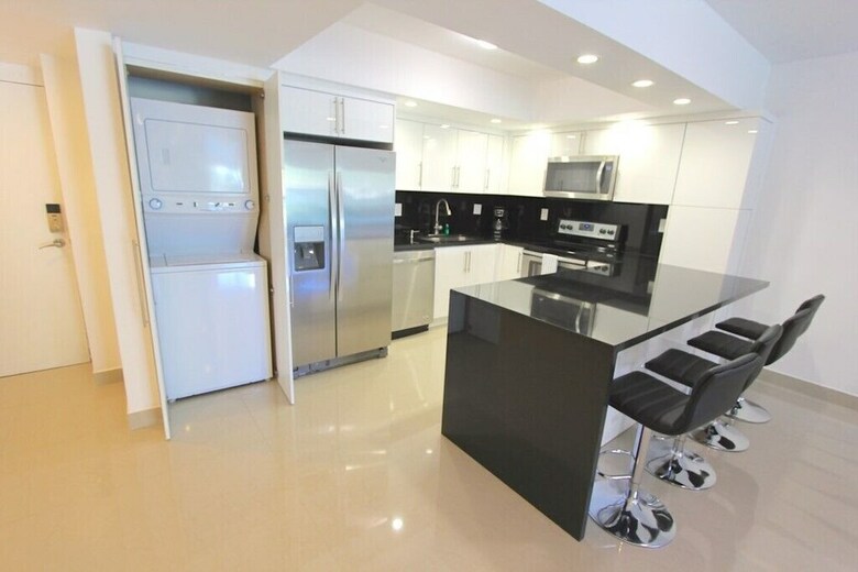 Premium 2 Bedroom + Den Apartment Or201