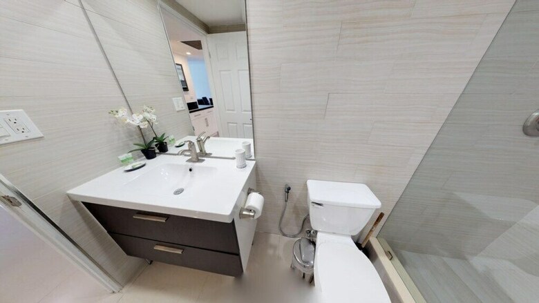 Premium 2 Bedroom + Den Apartment Or201