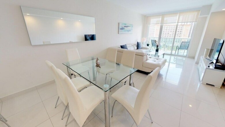 Premium 1 Bedroom +den Ocean View Or925