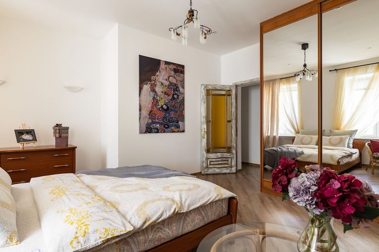 Art Apartment On Nevskiy Avenue
