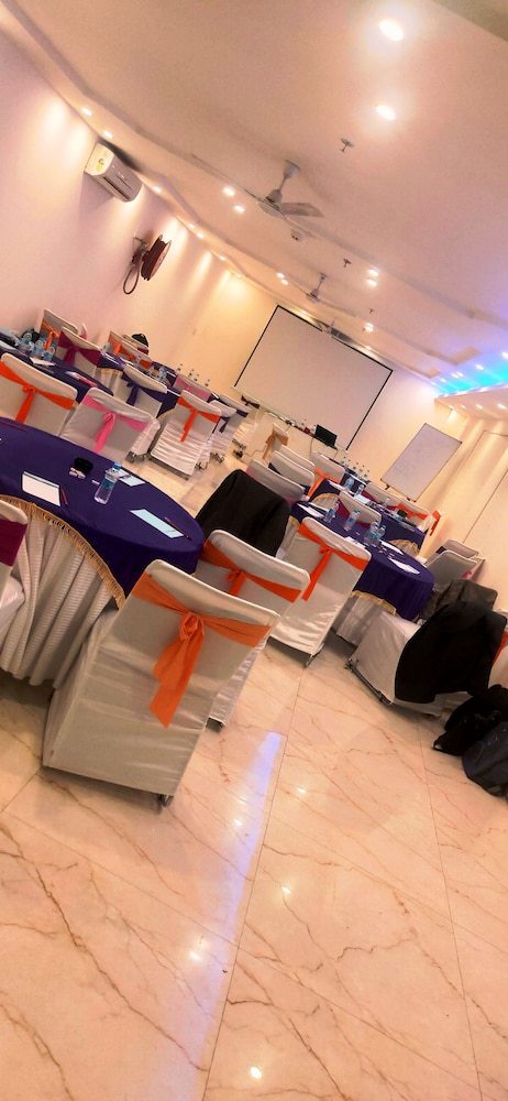 Hotel Corooms Sanvi Prime Unitech Cyber Park