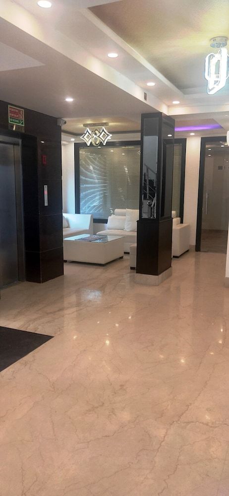 Hotel Corooms Sanvi Prime Unitech Cyber Park