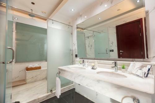 Royal Savoy Hotel And Villas