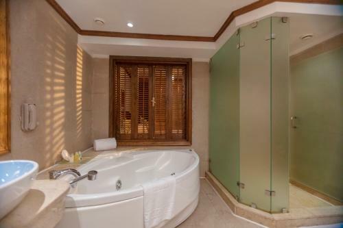Royal Savoy Hotel And Villas