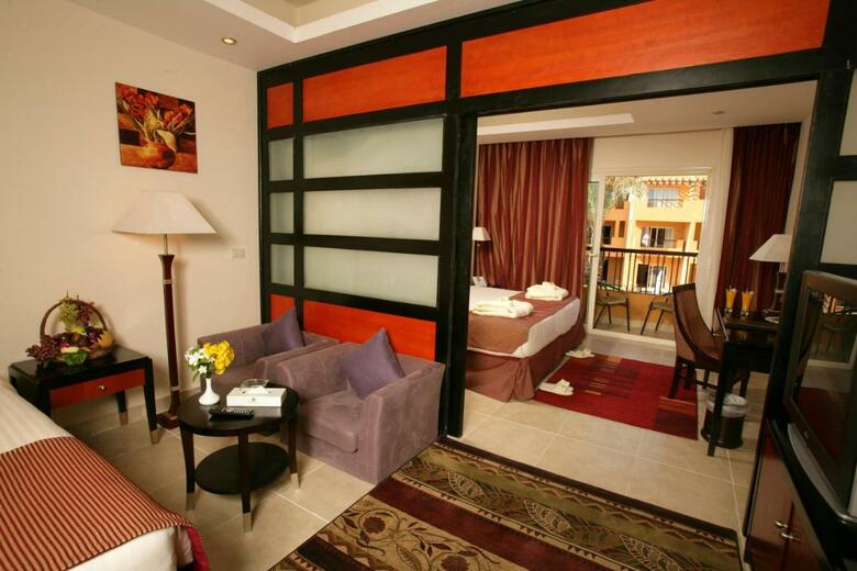 Hotel Rehana Royal Beach Resort & Spa