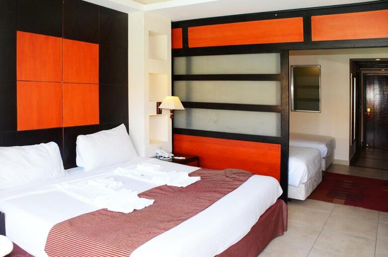 Hotel Rehana Royal Beach Resort & Spa