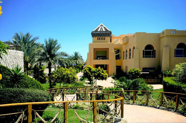 Hotel Rehana Royal Beach Resort & Spa