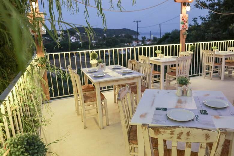 Aparthotel Zorbas Family House
