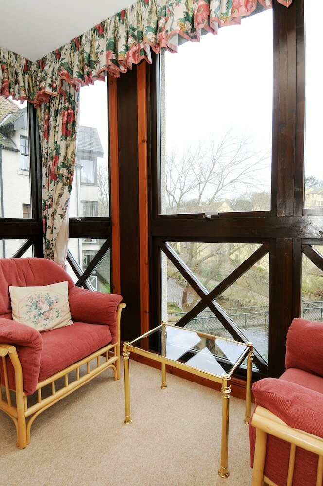 234 Hawthornbank Lane Apartment