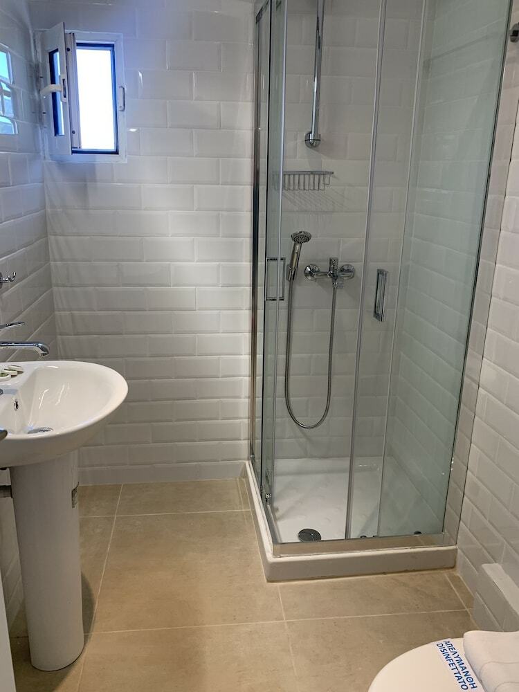 Spacious Renovated Apartment Marousi Kat