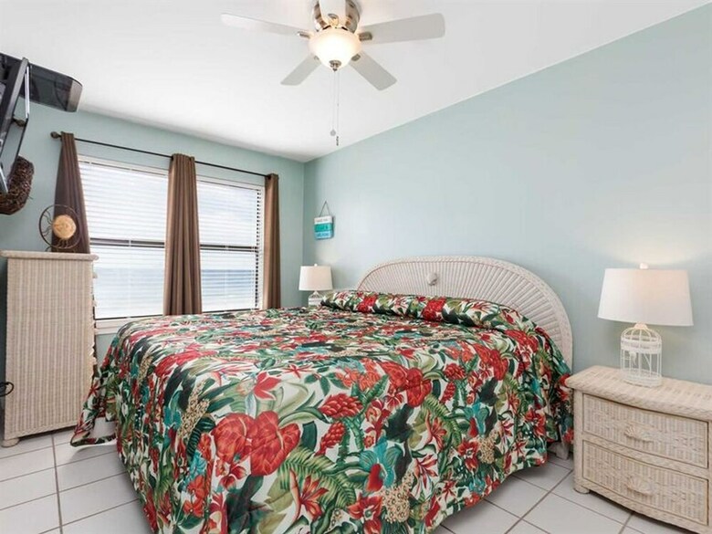 Island Sunrise By Meyer Vacation Rentals