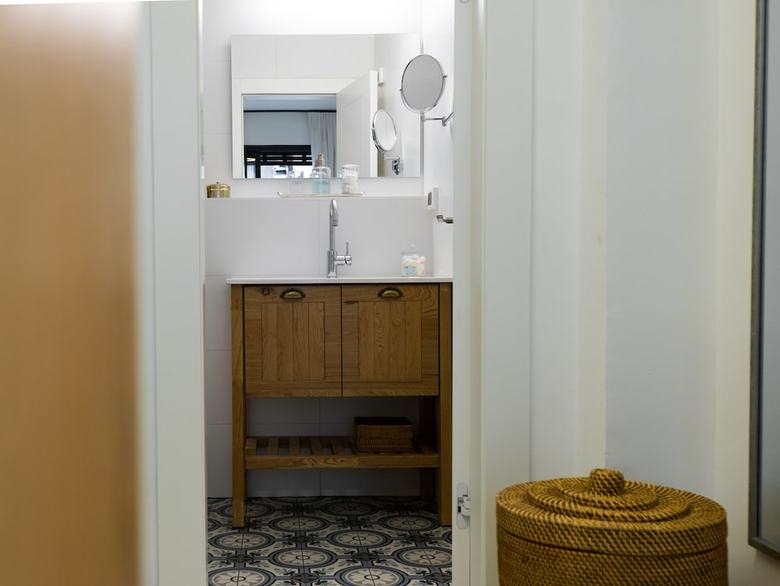 Apartamento Contemporary & Texture-rich Hideaway