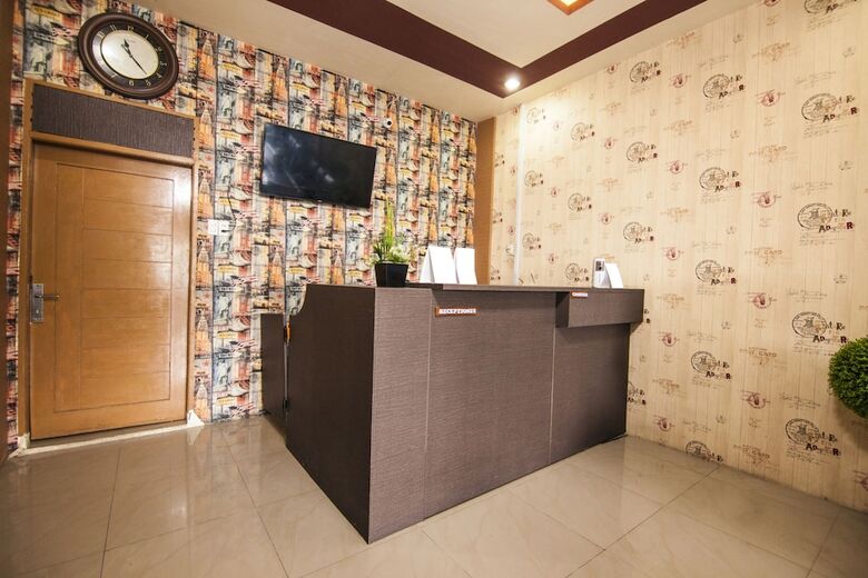 Hotel Oyo 2310 Residence 68