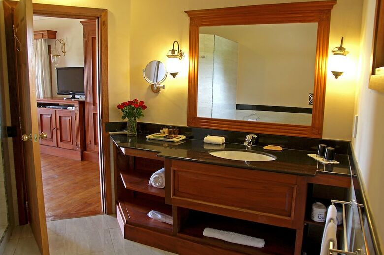 Hotel Ocean Beach Resort & Spa