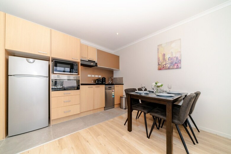 Warm & Cosy Two-bedroom Apartment In Cbd