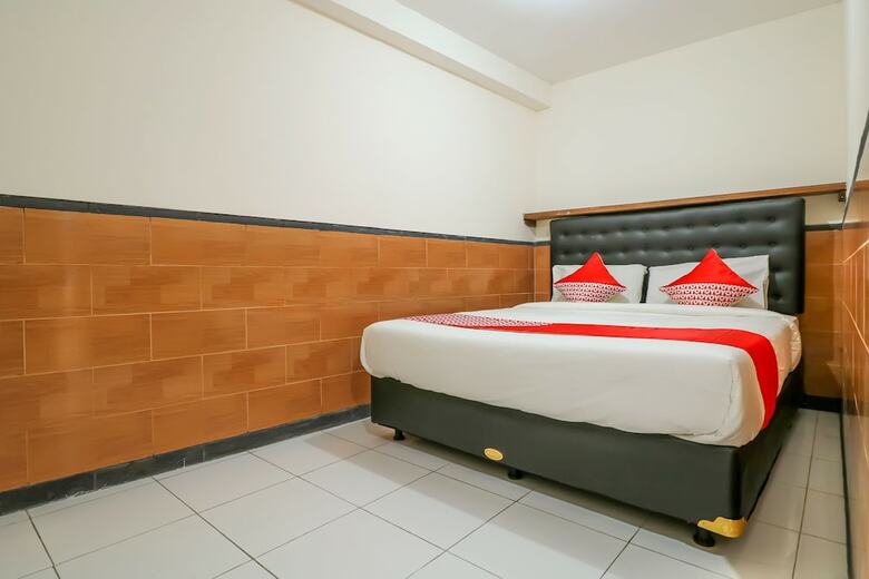 Hostal Oyo 2580 Hotel Puri Royan