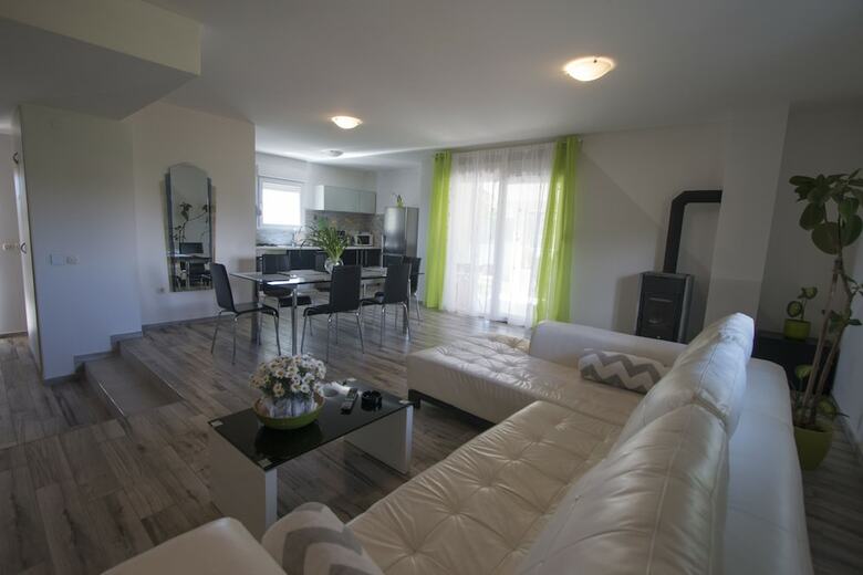 Cosy And Lovely Villa Trosti With A Pool