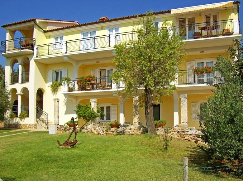 Lovely Apartment No.1 In Liznjan