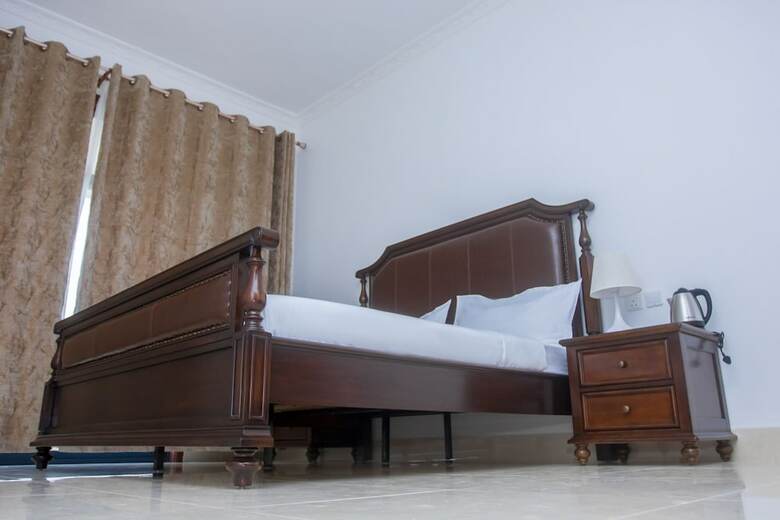Lark Hotel