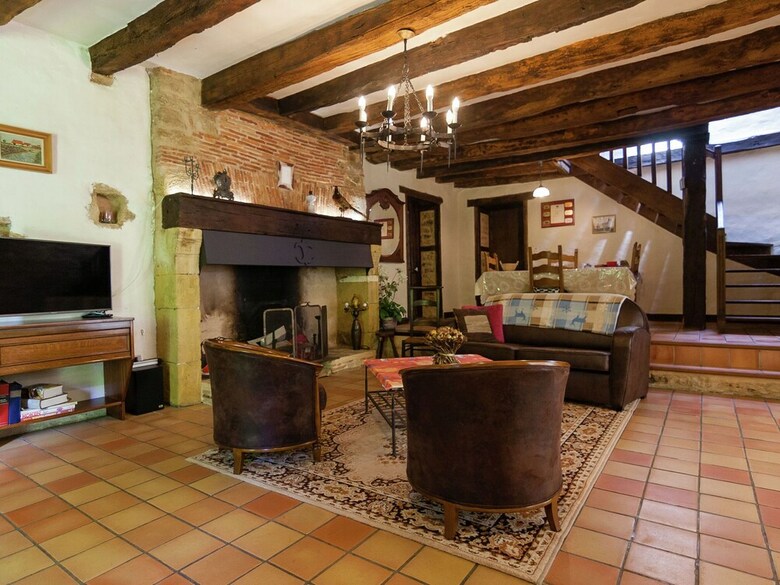 Spacious Farmhouse With Private Heated Pool In A Rustic Garden
