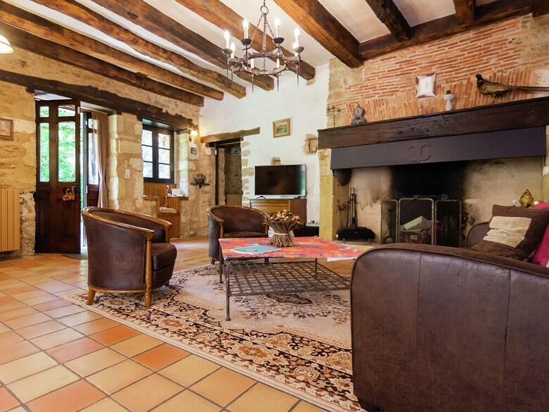 Spacious Farmhouse With Private Heated Pool In A Rustic Garden