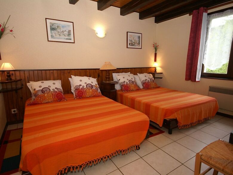 Villa Beautiful Chalet In Le M�nil With Private Garden